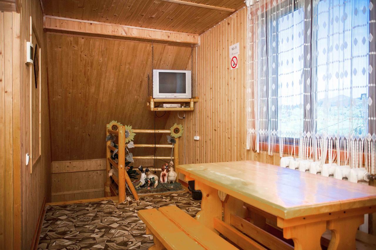 Hotel Lisoviy Zatyshok, Z Vidkrutum Litnim Baseynom Slavske Exterior foto
