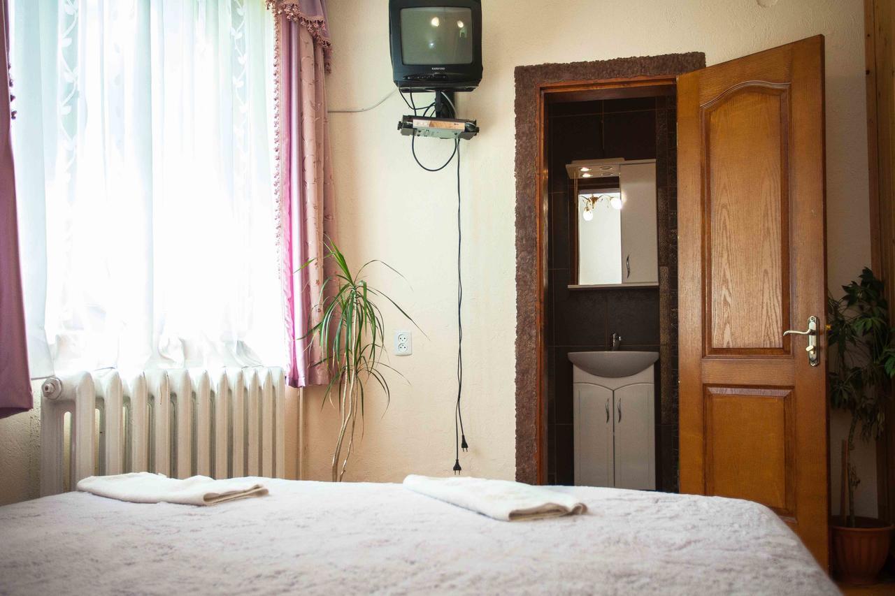 Hotel Lisoviy Zatyshok, Z Vidkrutum Litnim Baseynom Slavske Exterior foto